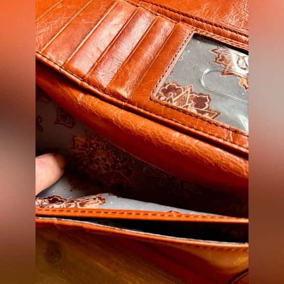 HOBO leather wallet burnt orange - Picture 6 of 13